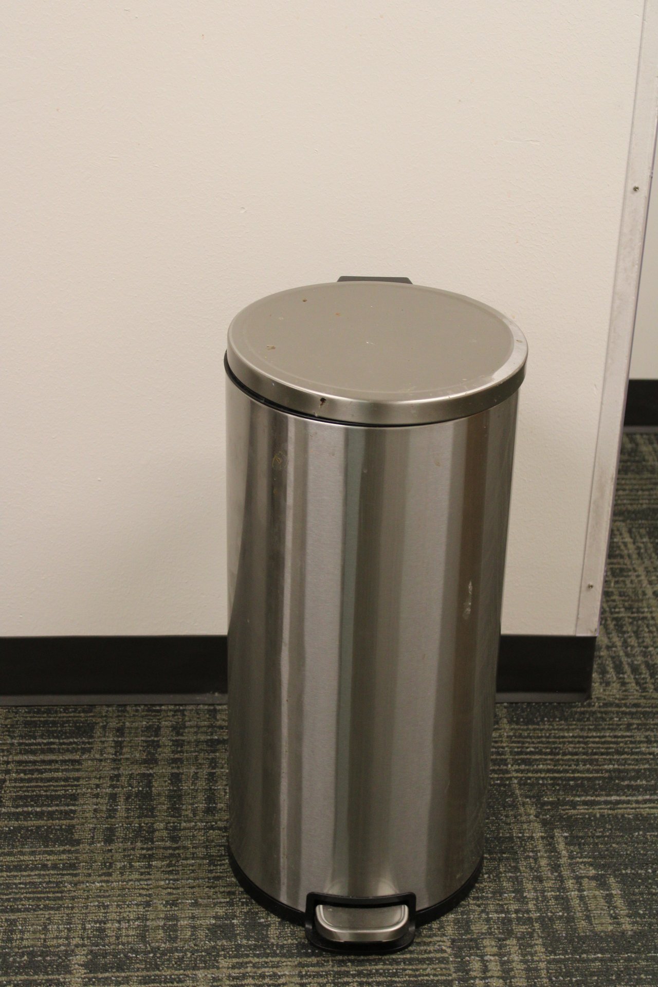 13 gallon white and silver trashcan