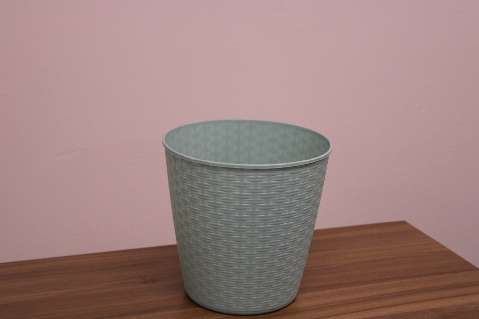 Small trash bin